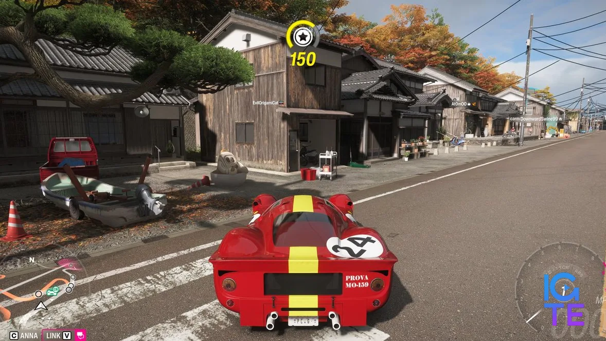 Орієнтир біля великої фігури latte mascot у Forza Horizon 6.
