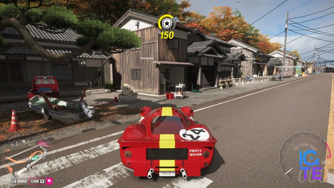 Орієнтир біля великої фігури latte mascot у Forza Horizon 6.