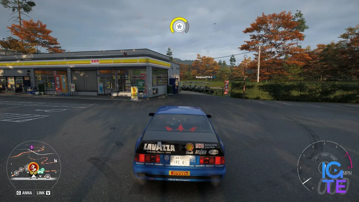 Forza Horizon 6 Naruo Golf Course: A 1997 Maserati Ghibli Cup with a blue livery parked by the 365 convenience store overlooking the golf course.