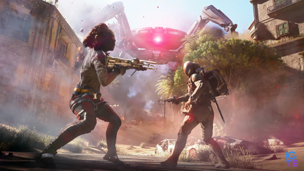 ARC Raiders: ключовий арт із двома рейдерами зі зброєю, які стоять посеред дороги й озираються, тікаючи від великого роботизованого павука Queen на тлі будівель.